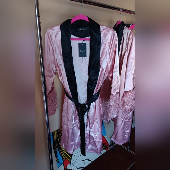 robe Quii - Picture 1 of 1